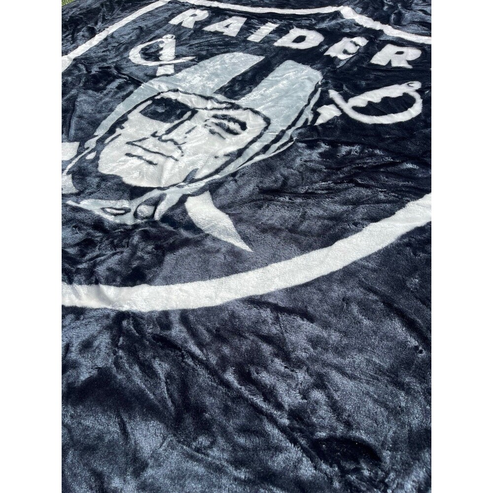 Raiders - Picture 4 of 6